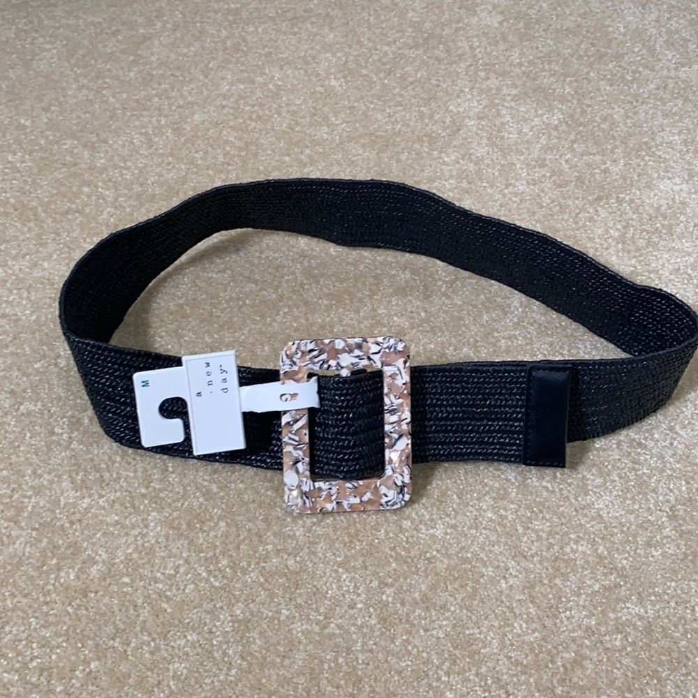 Women’s Stretchy Black Belt with Cool Buckle Size M NWT